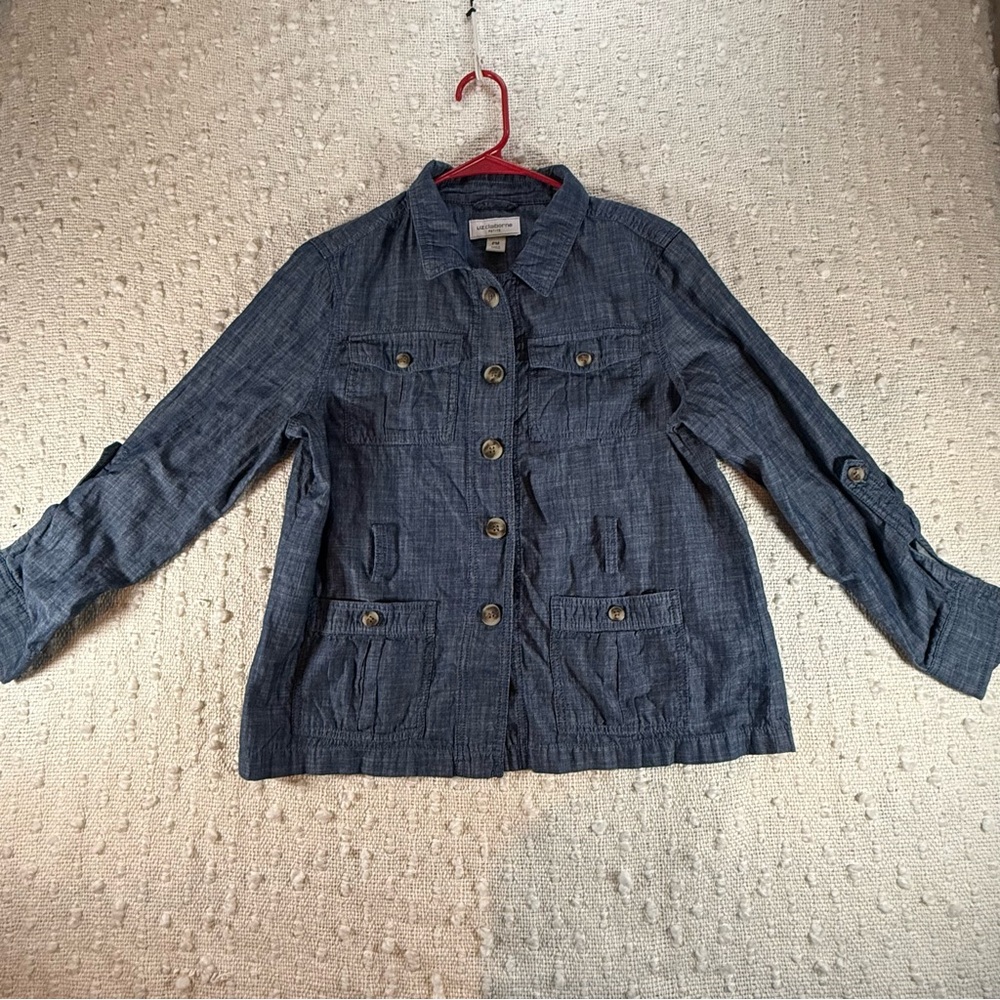 Liz Claiborne women’s petite medium chambray denim shirt long Roll‎ sleeve Cargo